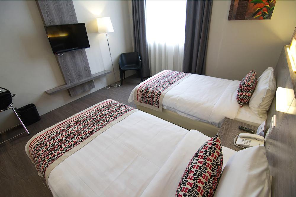 Ajang Hotel Мири Экстерьер фото