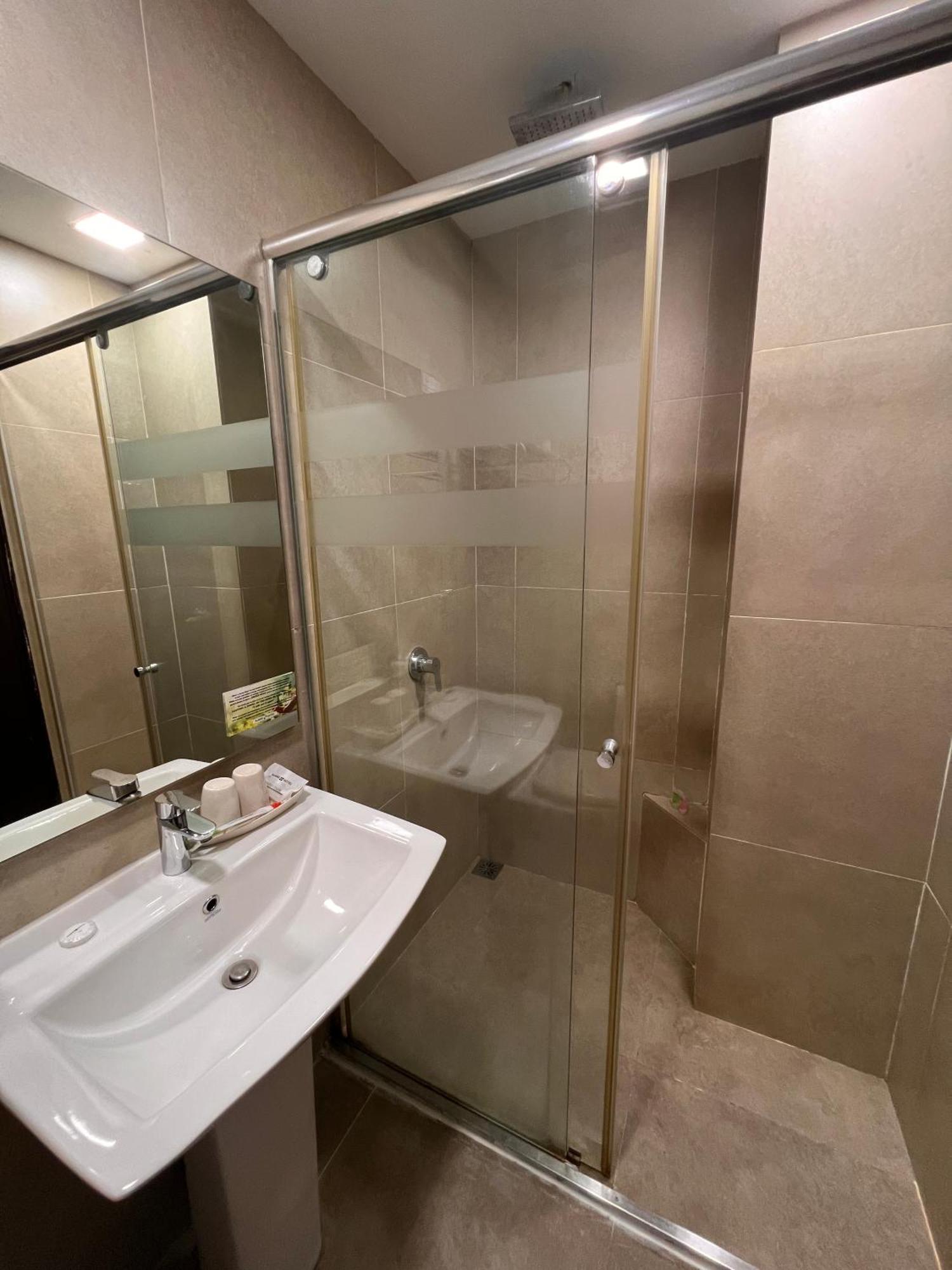 Ajang Hotel Мири Экстерьер фото