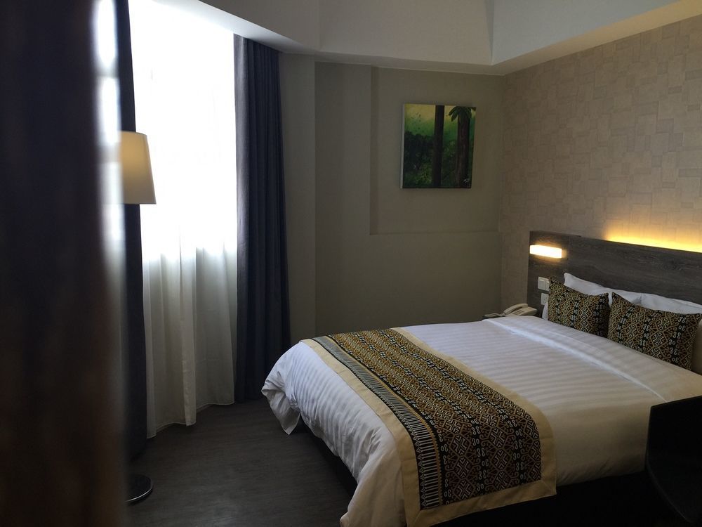 Ajang Hotel Мири Экстерьер фото